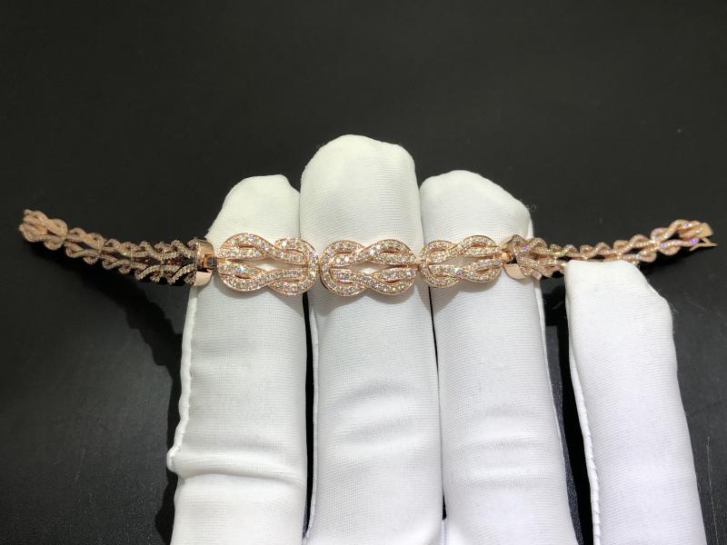 18K rose gold, diamonds