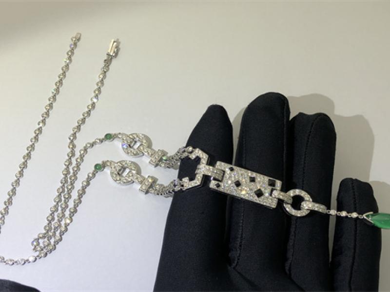 Cartier Cheetah Necklace, emerald green, set with diamonds in 18K white gold