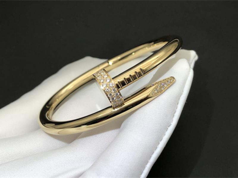 JUSTE UN CLOU bracelet set with diamonds in 18K gold