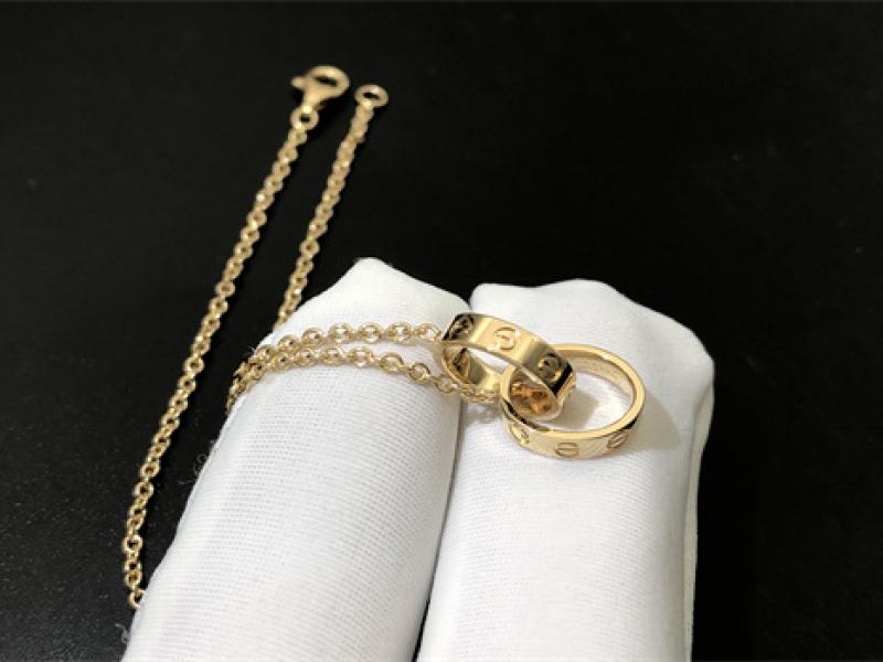 LOVE pendant in 18K gold
