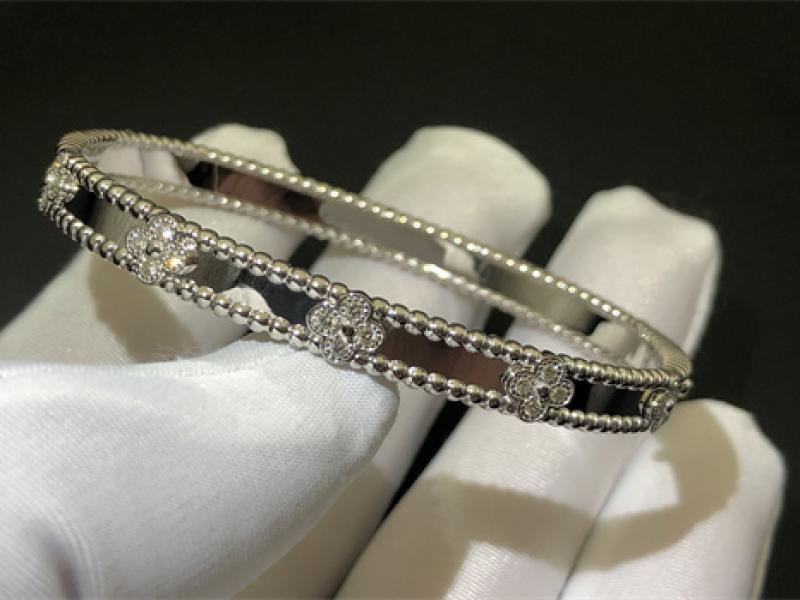 Perl é e Sweet Clovers Bracelet, Medium Style