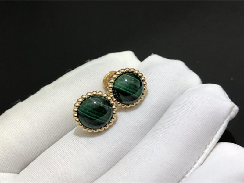 Perl é e couriers earrings