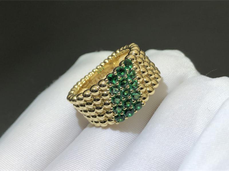 Perl é e couriers ring with 5-row bead design