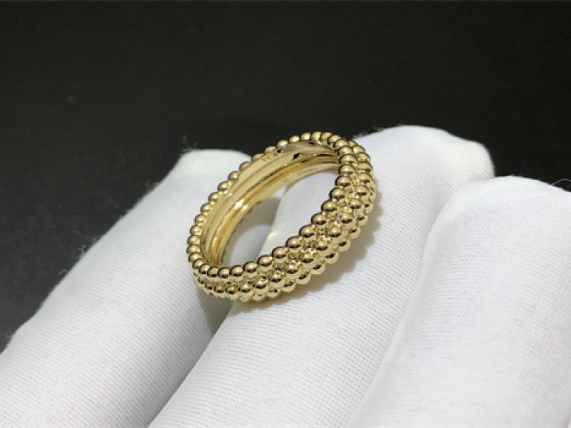 Perl é e pearls of gold ring with 3 rows of bead design