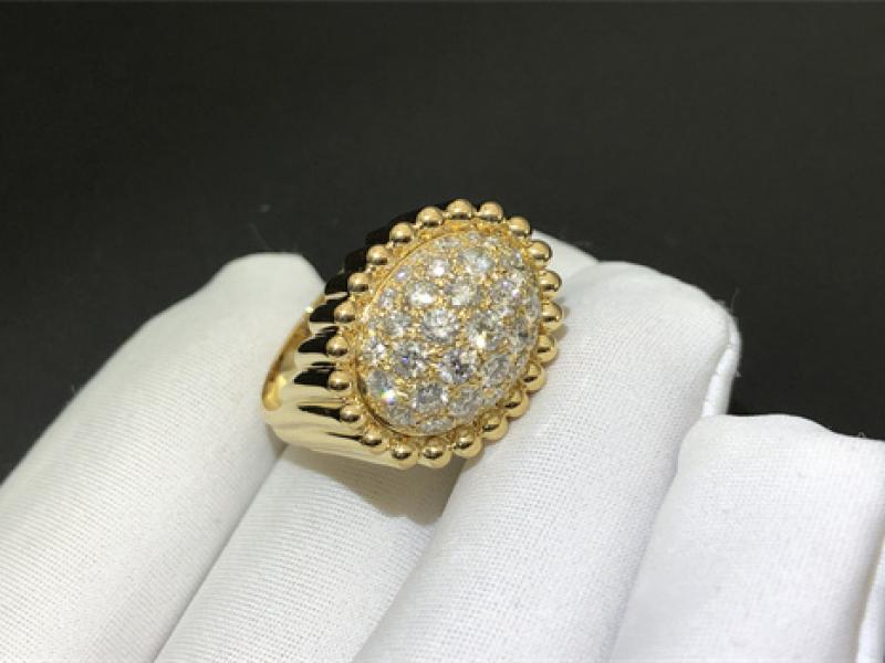 Perl é e ring, set with diamonds