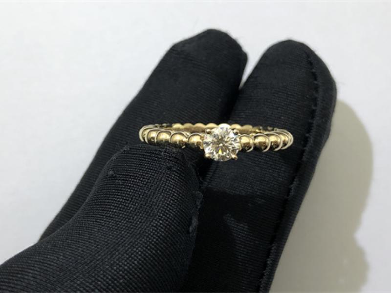 Perl é e single diamond ring