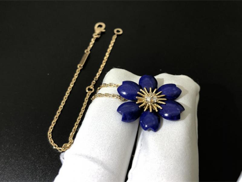 Rose de No ë l pendant, mini style