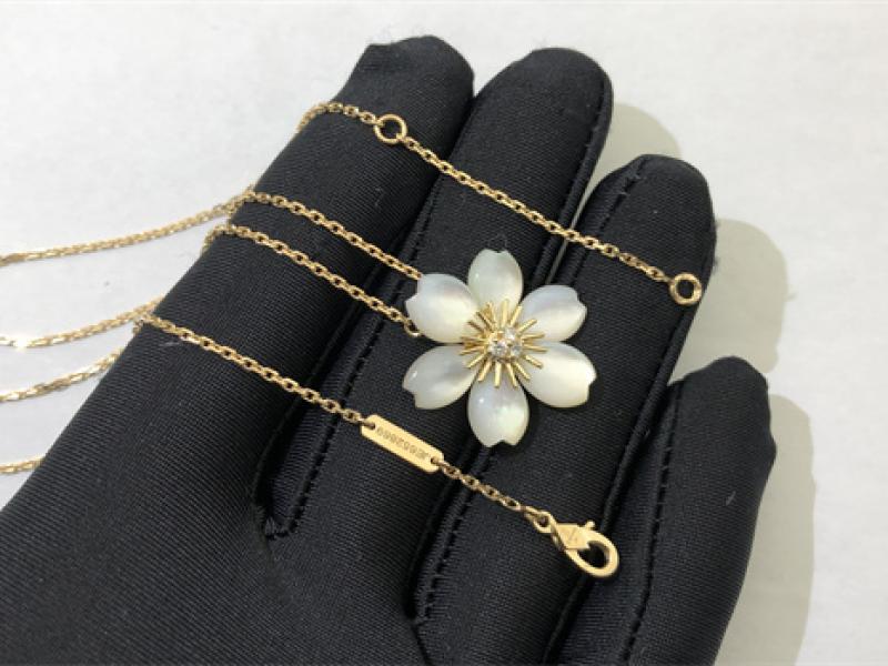 Rose de No ë l pendant, mini style