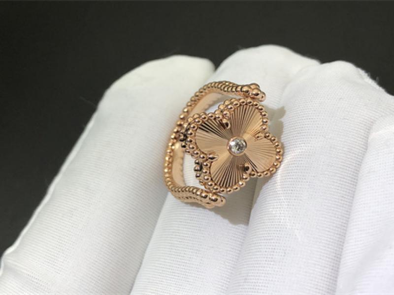 Vintage Alhambra Flip Ring