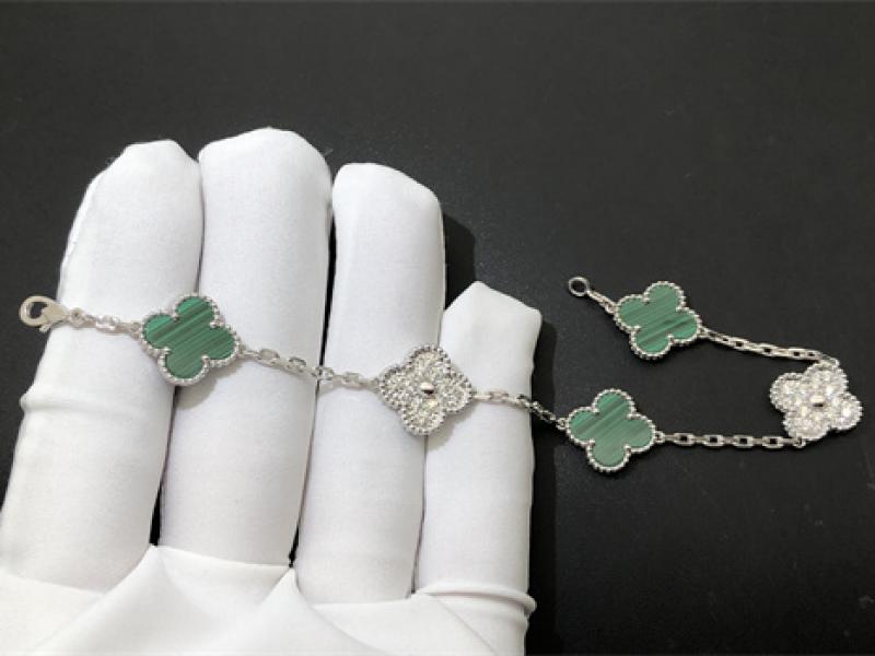 Vintage Alhambra bracelet with 5 lucky four leaf patterns