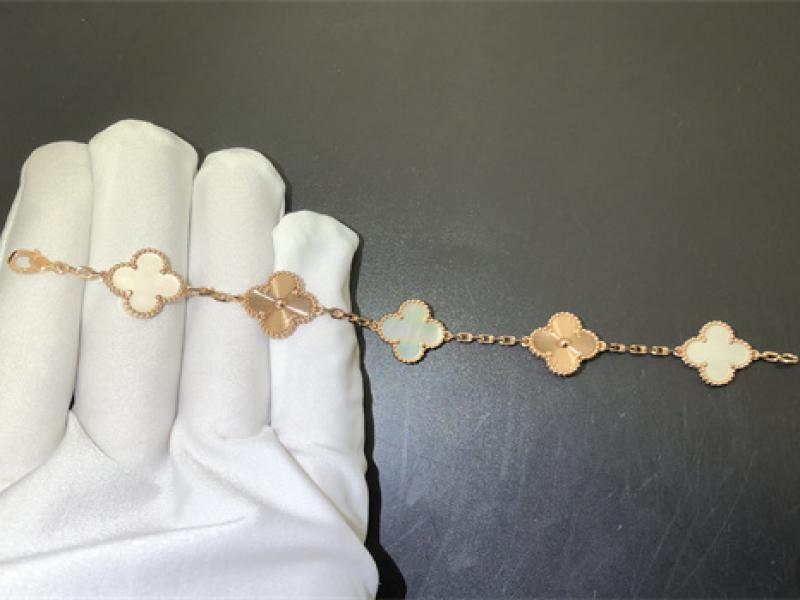 Vintage Alhambra bracelet with 5 themed patterns